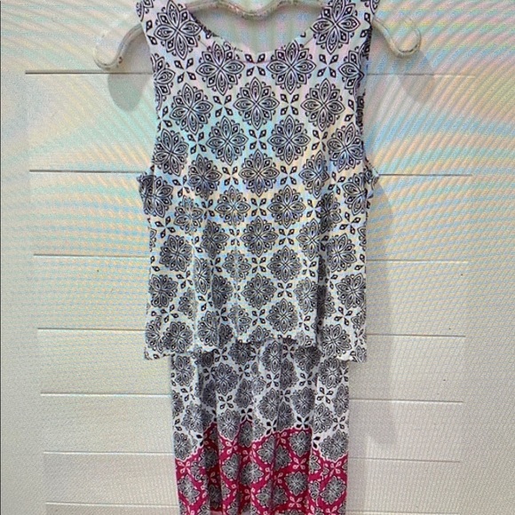Elegant Black and White Patterned Dress - Picture 1 of 2